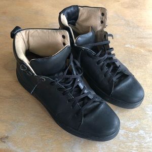 Nobrand high-top shoes